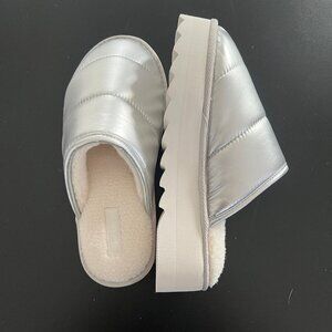 Maeve Puffy Platform Slippers Size: S